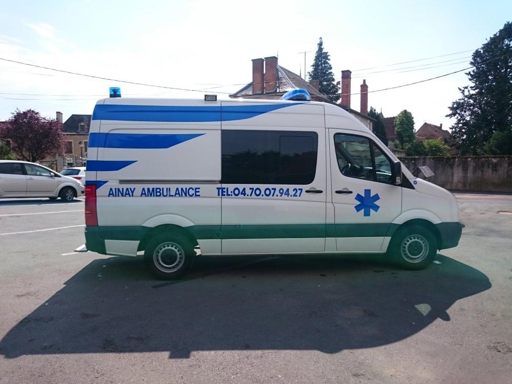 Transports en ambulance assis ou allongés et assistance médicale